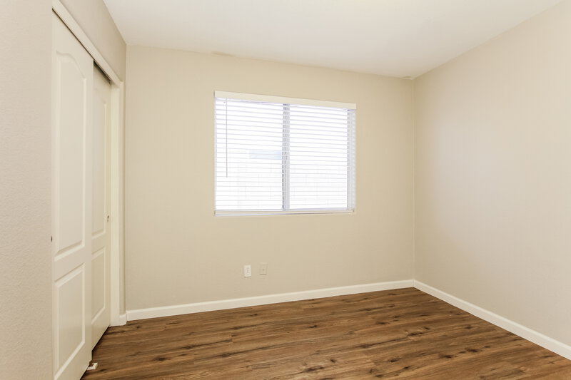 1,915/Mo, 8547 W Laurel Ln Peoria, AZ 85345 Bedroom View