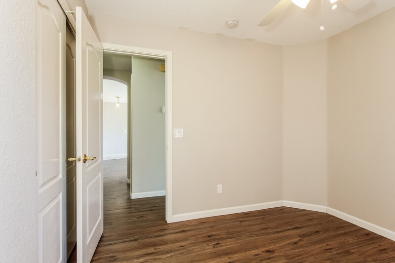 1,915/Mo, 8547 W Laurel Ln Peoria, AZ 85345 Bedroom View 3