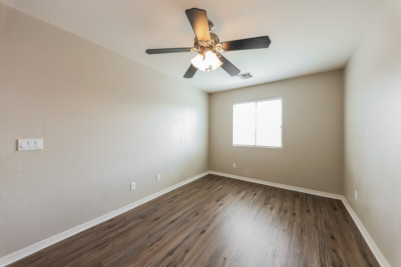2,590/Mo, 11161 W Brittlewood Dr Phoenix, AZ 85037 Family Room View 2