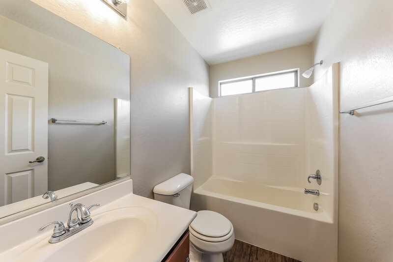 2,590/Mo, 11161 W Brittlewood Dr Phoenix, AZ 85037 Bathroom View