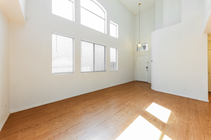 2,190/Mo, 3576 W Chama Rd Glendale, AZ 85310 Living Room View 2