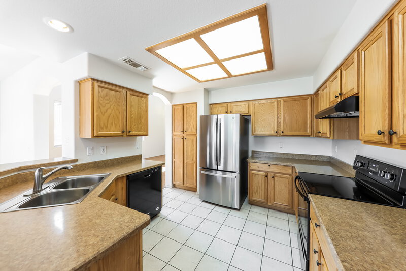 2,190/Mo, 3576 W Chama Rd Glendale, AZ 85310 Kitchen View