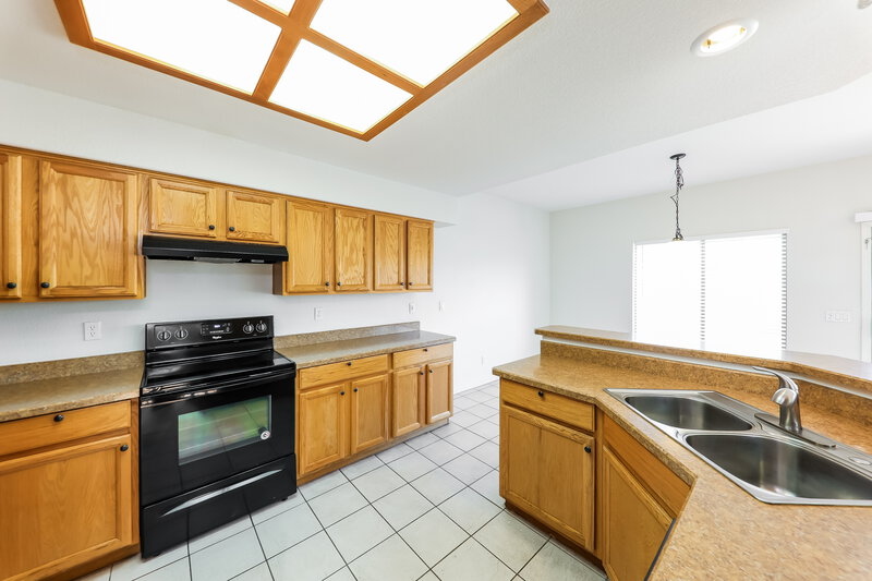 2,190/Mo, 3576 W Chama Rd Glendale, AZ 85310 Kitchen View 2