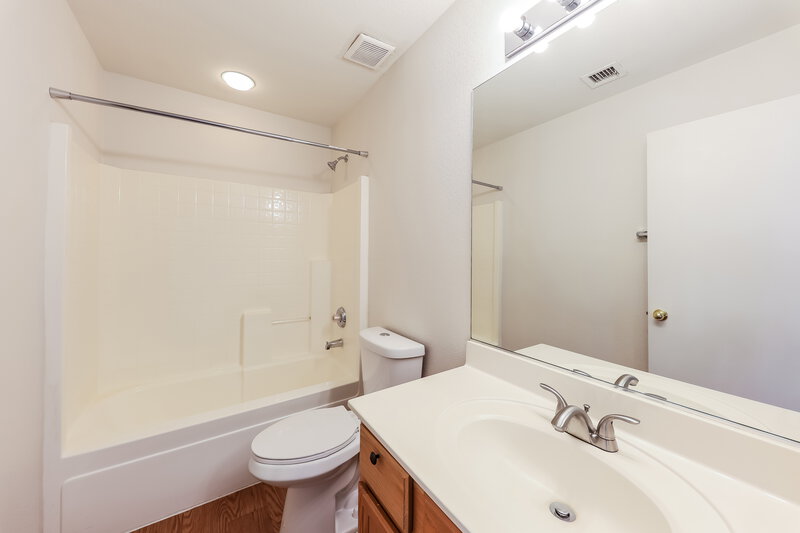 2,190/Mo, 3576 W Chama Rd Glendale, AZ 85310 Bathroom View