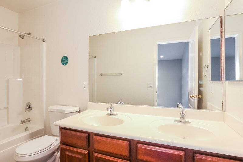 2,355/Mo, 4825 N 111th Gln Phoenix, AZ 85037 Bathroom View