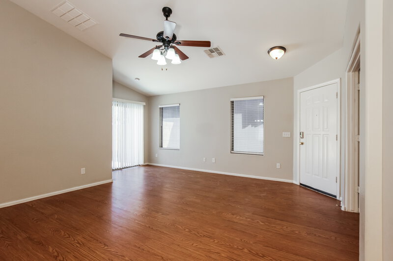1,880/Mo, 410 E Daniella Dr San Tan Valley, AZ 85140 Living Room View