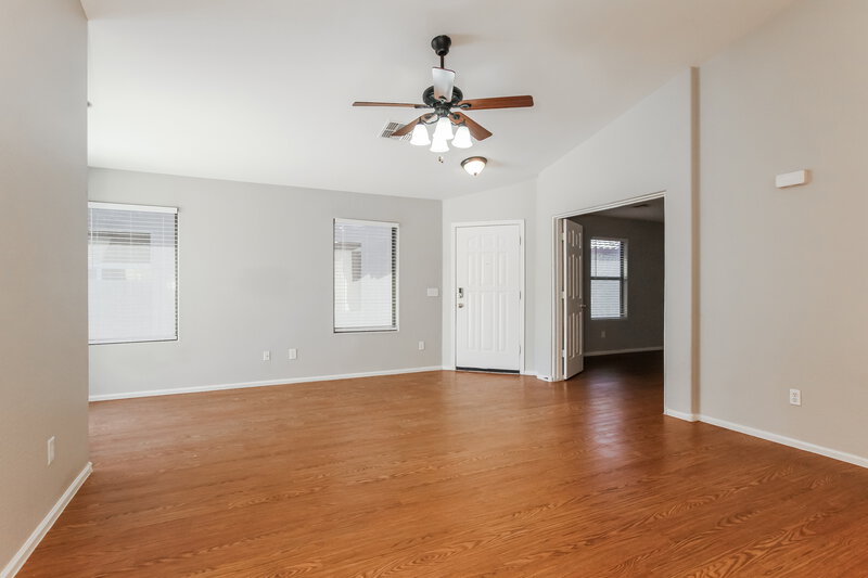 1,880/Mo, 410 E Daniella Dr San Tan Valley, AZ 85140 Living Room View 3
