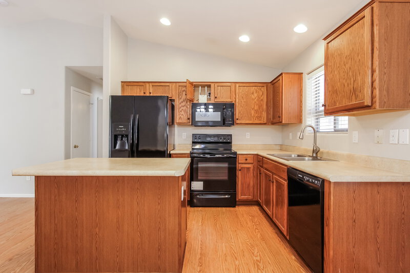 1,880/Mo, 410 E Daniella Dr San Tan Valley, AZ 85140 Kitchen View