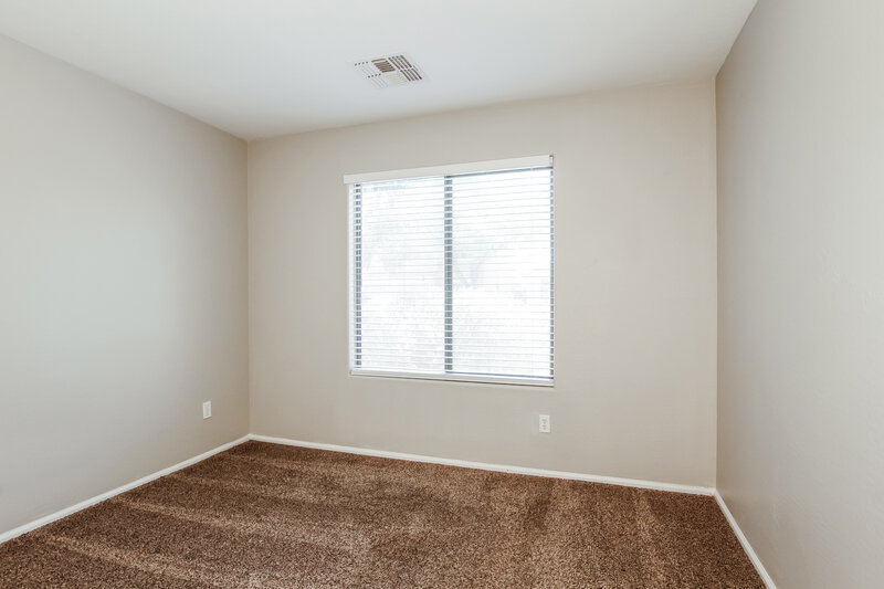 1,880/Mo, 410 E Daniella Dr San Tan Valley, AZ 85140 Bedroom View 2