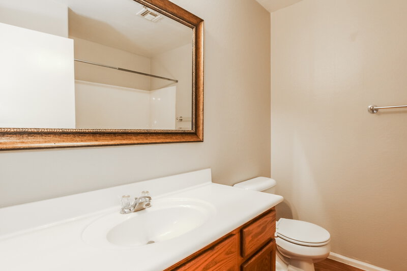 1,880/Mo, 410 E Daniella Dr San Tan Valley, AZ 85140 Bathroom View