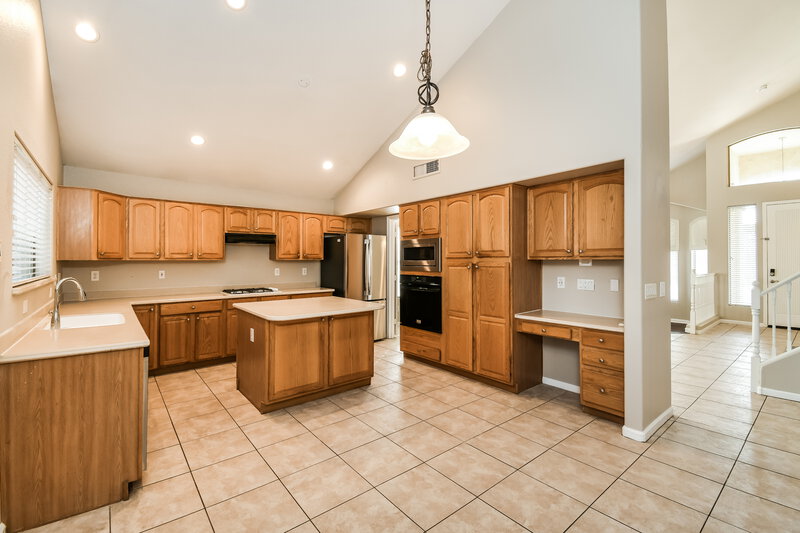 3,990/Mo, 1500 E Toledo St Gilbert, AZ 85295 Kitchen View 2
