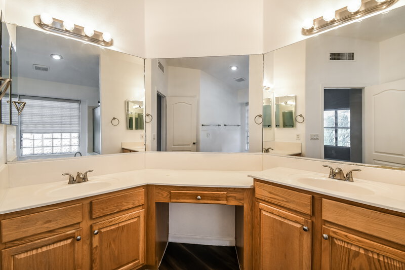 3,990/Mo, 1500 E Toledo St Gilbert, AZ 85295 Main Bathroom View