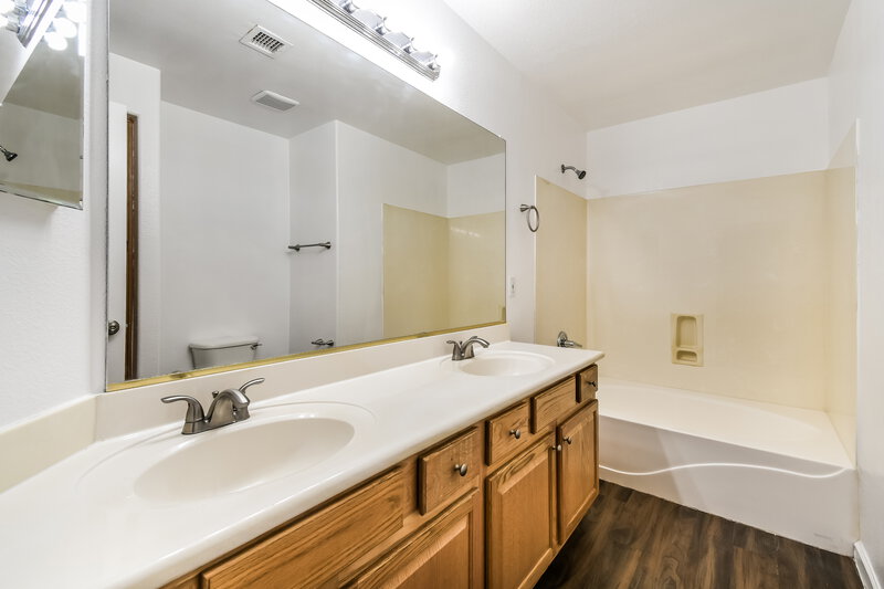 3,990/Mo, 1500 E Toledo St Gilbert, AZ 85295 Bathroom View