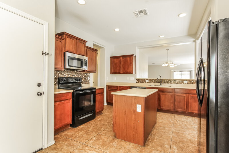 1,920/Mo, 5438 W Pollack St Laveen, AZ 85339 Kitchen View