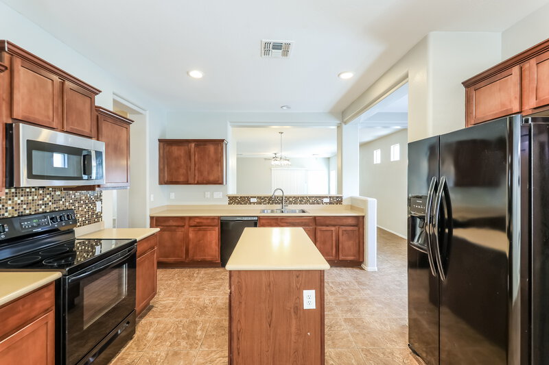 2,295/Mo, 5438 W Pollack St Laveen, AZ 85339 Kitchen View