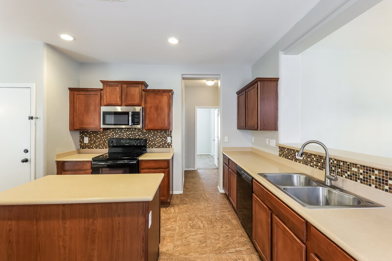 2,295/Mo, 5438 W Pollack St Laveen, AZ 85339 Kitchen View 2