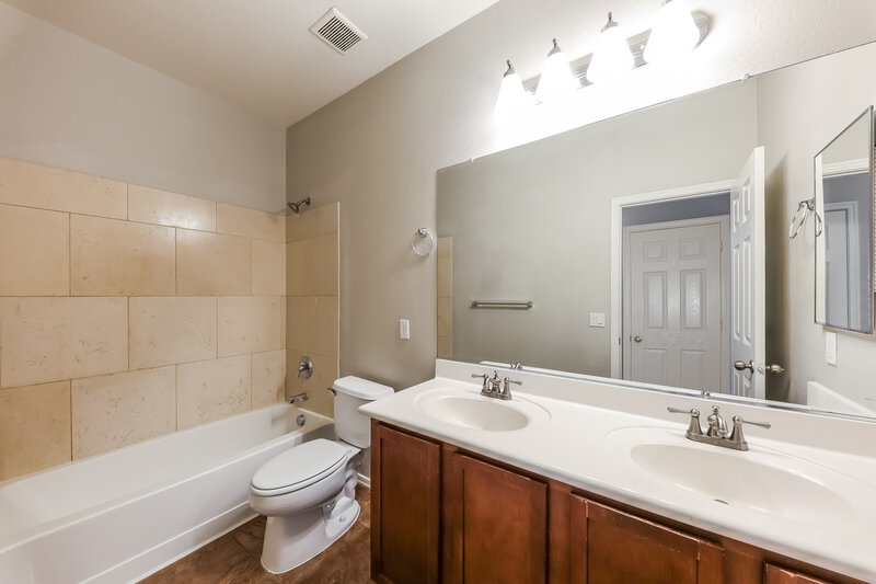 2,295/Mo, 5438 W Pollack St Laveen, AZ 85339 Bathroom View
