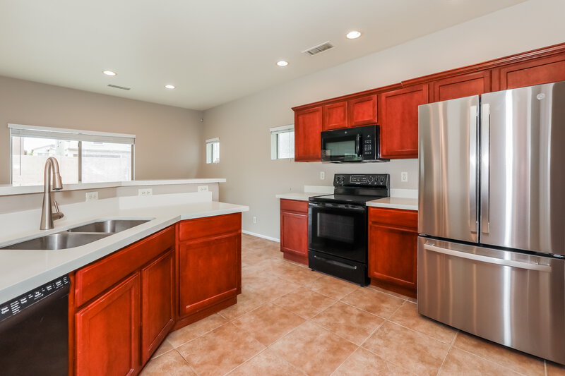 1,995/Mo, 735 W Fruit Tree Ln San Tan Valley, AZ 85143 Kitchen View