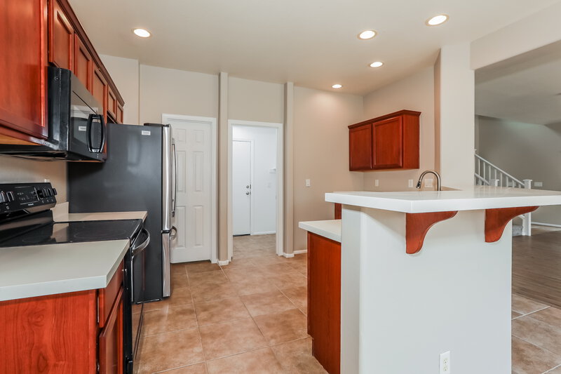 1,995/Mo, 735 W Fruit Tree Ln San Tan Valley, AZ 85143 Kitchen View 2