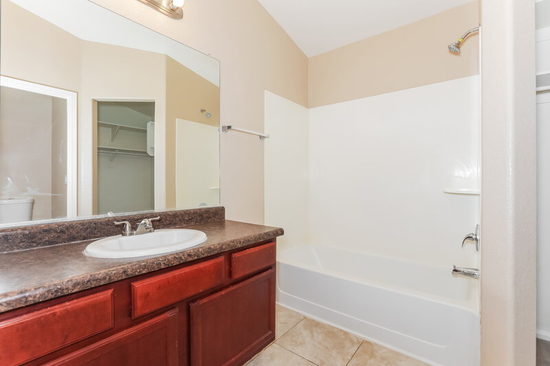 1,750/Mo, 28953 N Coal Ave San Tan Valley, AZ 85143 Main Bathroom View
