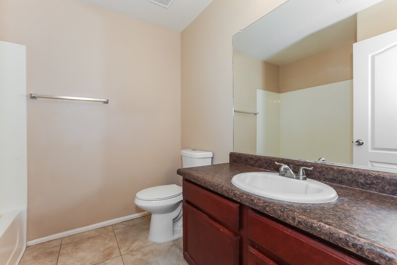 1,750/Mo, 28953 N Coal Ave San Tan Valley, AZ 85143 Bathroom View