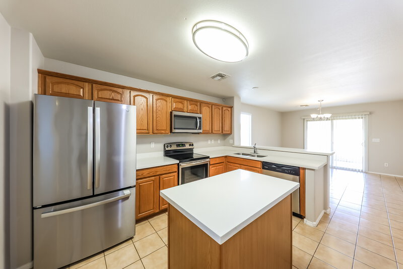 1,800/Mo, 17746 W Red Bird Rd Surprise, AZ 85387 Kitchen View