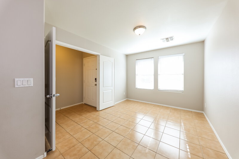 1,800/Mo, 17746 W Red Bird Rd Surprise, AZ 85387 Sitting Room View