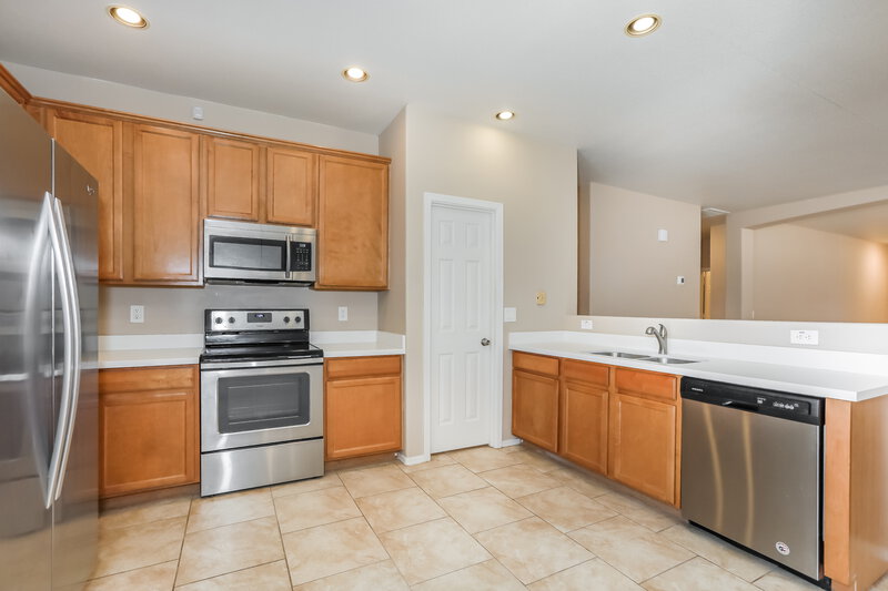 1,980/Mo, 2924 W Allens Peak Dr San Tan Valley, AZ 85142 Kitchen View 3