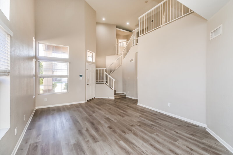 2,585/Mo, 1526 E Beacon Dr Gilbert, AZ 85234 Living Room View 2