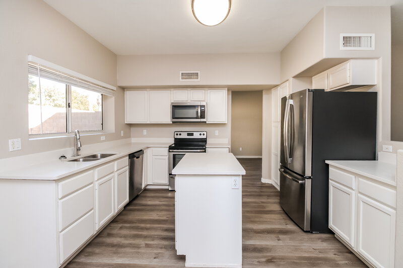 2,585/Mo, 1526 E Beacon Dr Gilbert, AZ 85234 Kitchen View