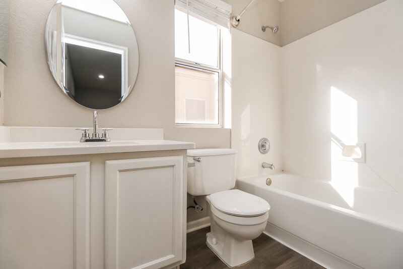 2,585/Mo, 1526 E Beacon Dr Gilbert, AZ 85234 Bathroom View
