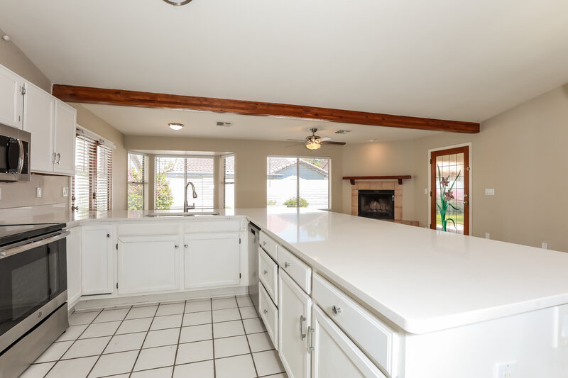 2,485/Mo, 1922 E Cortez Dr Gilbert, AZ 85234 Kitchen View 2