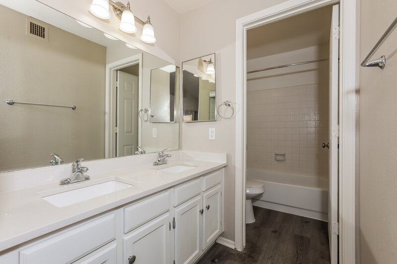 2,485/Mo, 1922 E Cortez Dr Gilbert, AZ 85234 Main Bathroom View