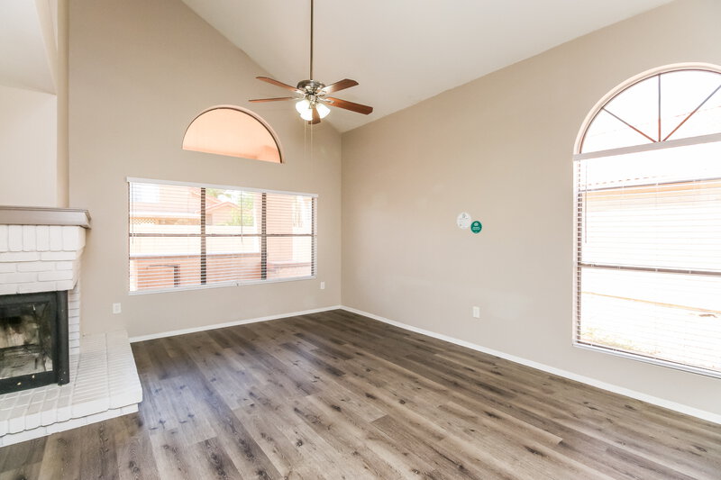 2,555/Mo, 518 N Granite St Gilbert, AZ 85234 Living Room View