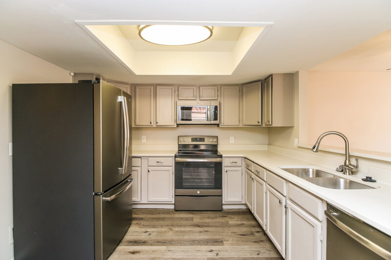 2,555/Mo, 518 N Granite St Gilbert, AZ 85234 Kitchen View