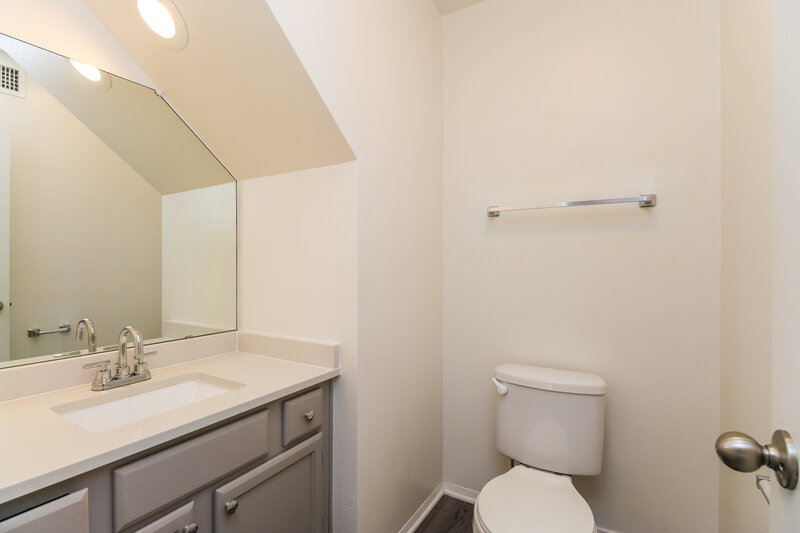 2,555/Mo, 518 N Granite St Gilbert, AZ 85234 Bathroom View 2