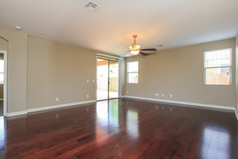 2,325/Mo, 2534 W Beverly Rd Phoenix, AZ 85041 Living Room View