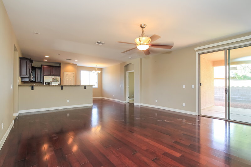 2,325/Mo, 2534 W Beverly Rd Phoenix, AZ 85041 Living Room View 2