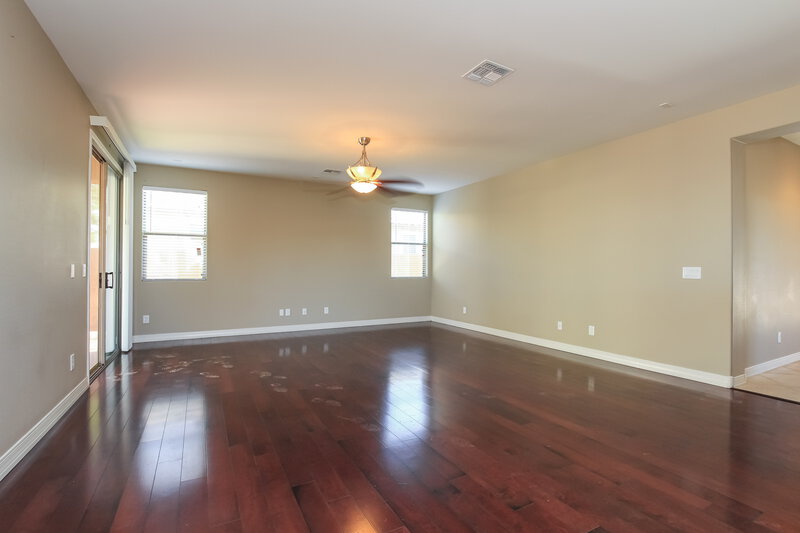 2,325/Mo, 2534 W Beverly Rd Phoenix, AZ 85041 Living Room View 3