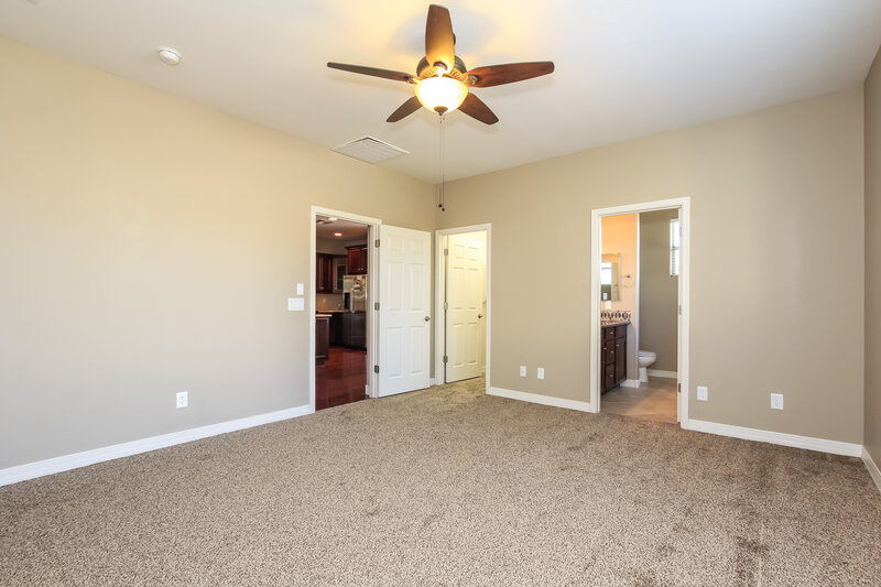 2,325/Mo, 2534 W Beverly Rd Phoenix, AZ 85041 Master Bedroom View 2