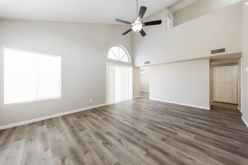 2,120/Mo, 3630 W Escuda Dr Glendale, AZ 85308 Living Room View