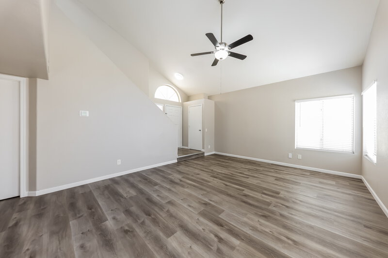 2,120/Mo, 3630 W Escuda Dr Glendale, AZ 85308 Living Room View 2