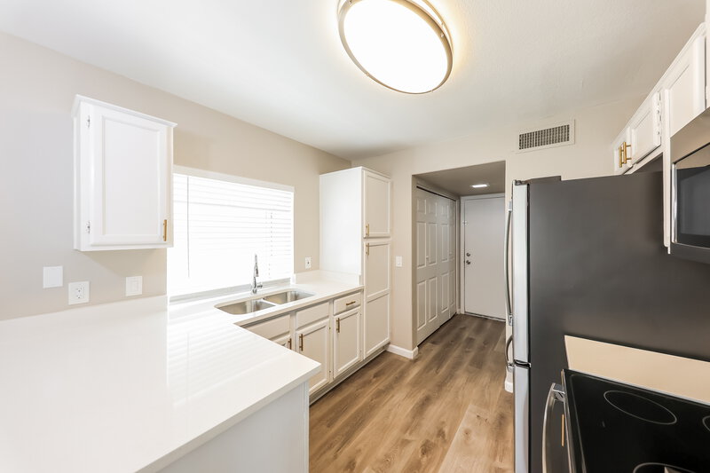 2,120/Mo, 3630 W Escuda Dr Glendale, AZ 85308 Kitchen View