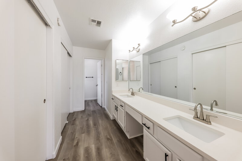 2,120/Mo, 3630 W Escuda Dr Glendale, AZ 85308 Main Bathroom View