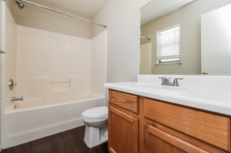 1,775/Mo, 40179 N Costa del Sol Dr San Tan Valley, AZ 85140 Main Bathroom View