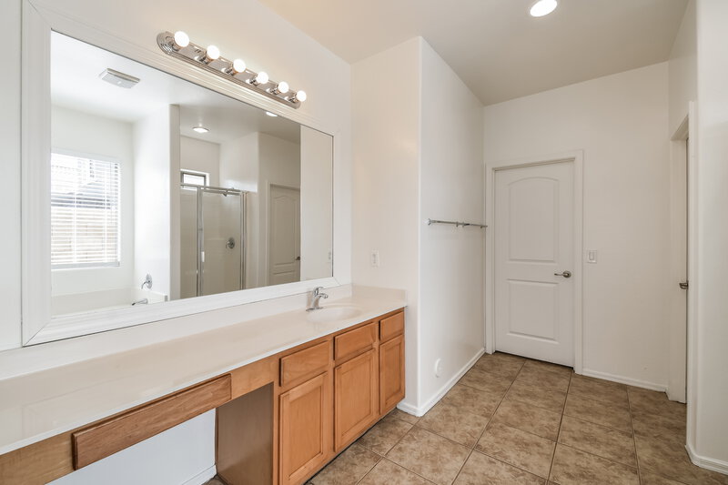 2,080/Mo, 11368 W Locust Ln Avondale, AZ 85323 Main Bathroom View