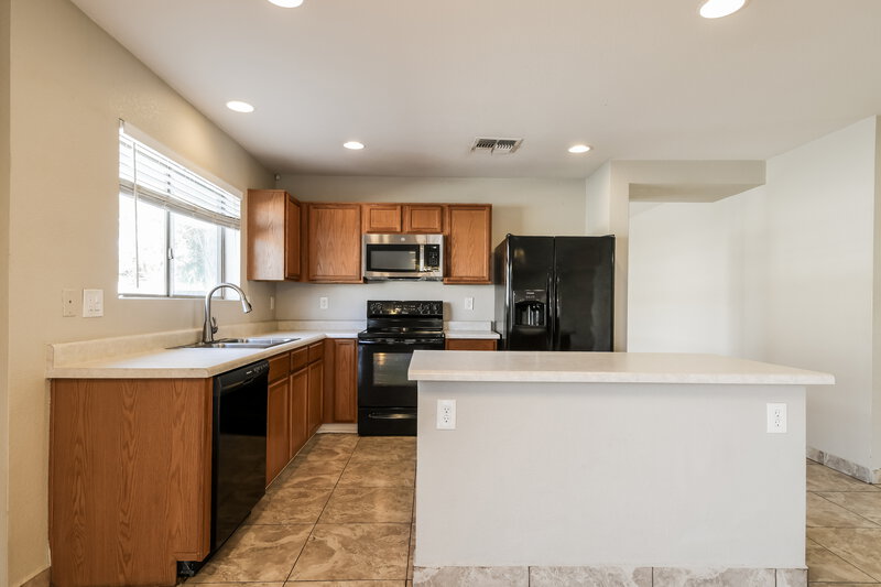 1,825/Mo, 2768 W San Carlos Ln San Tan Valley, AZ 85142 Kitchen View