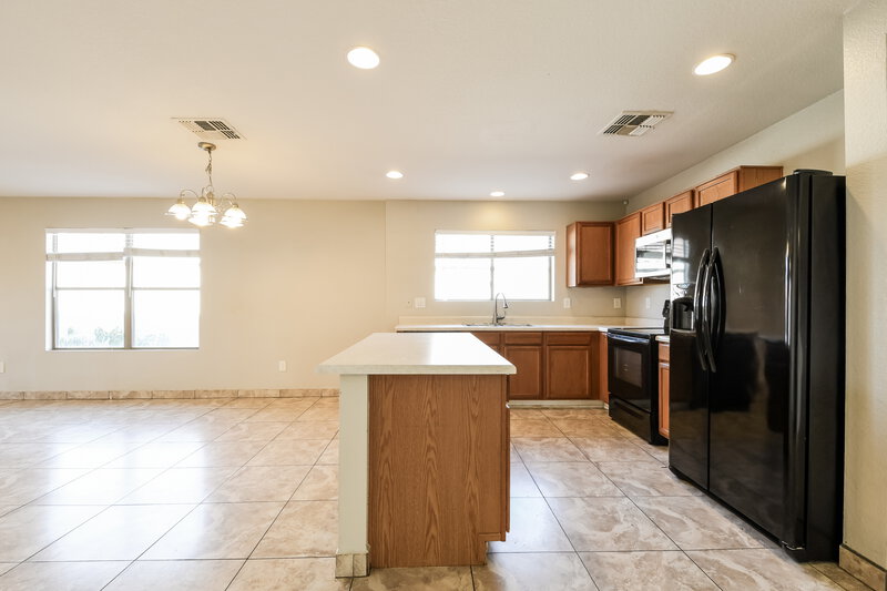 1,825/Mo, 2768 W San Carlos Ln San Tan Valley, AZ 85142 Kitchen View 2