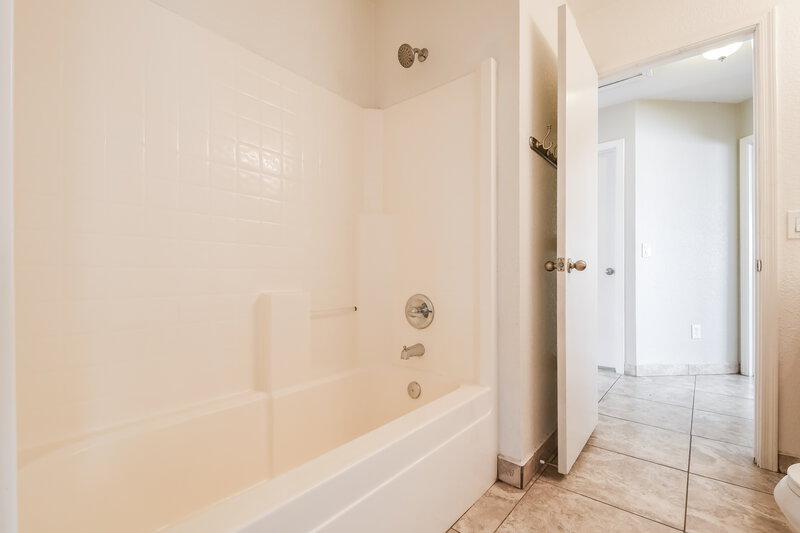 1,825/Mo, 2768 W San Carlos Ln San Tan Valley, AZ 85142 Bathroom View 2