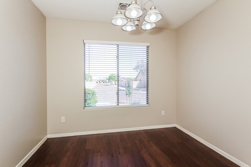 1,950/Mo, 2415 W Maldonado RD Phoenix, AZ 85041 Dining Room View